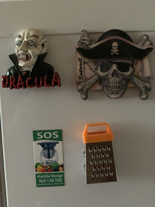 Varios magnetes de varios paises e cidades