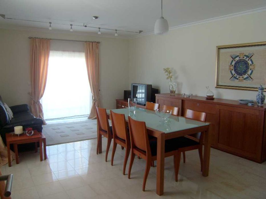 Mesa e 6 cadeiras para sala de estar