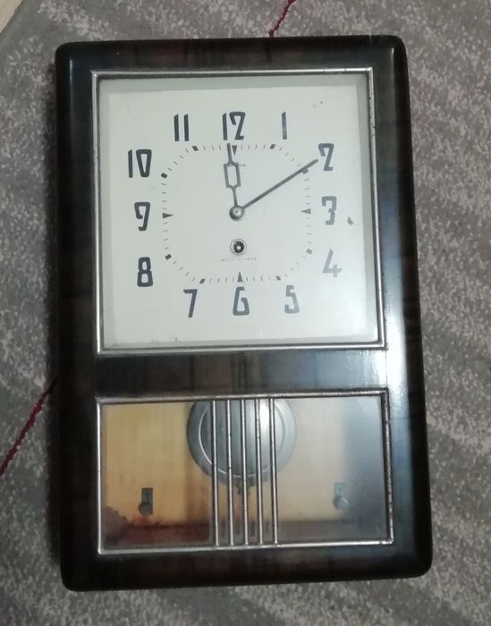 Годинник часы часи маятніковий механіка рарітет заводний ключем 1973г