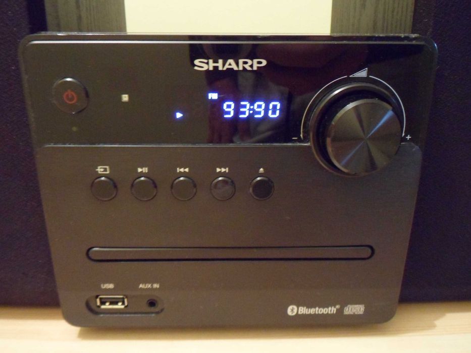 Wieża SHARP z głośnikami .