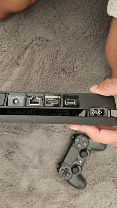 Playstation 4 slim