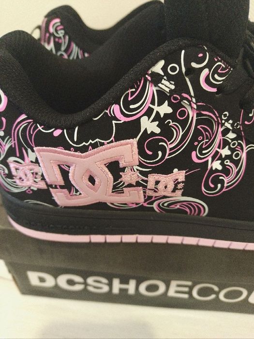DC Court Graffik Black Pink Sabbath