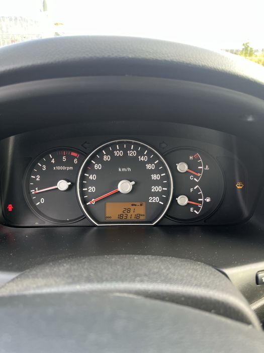 Автомобіль  Kia Carens