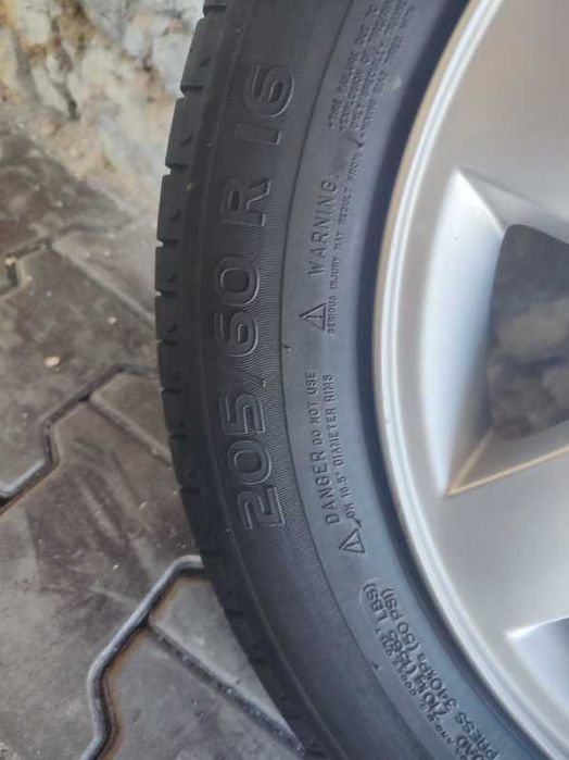 Felgi aluminiowe z oponami 16 BMW