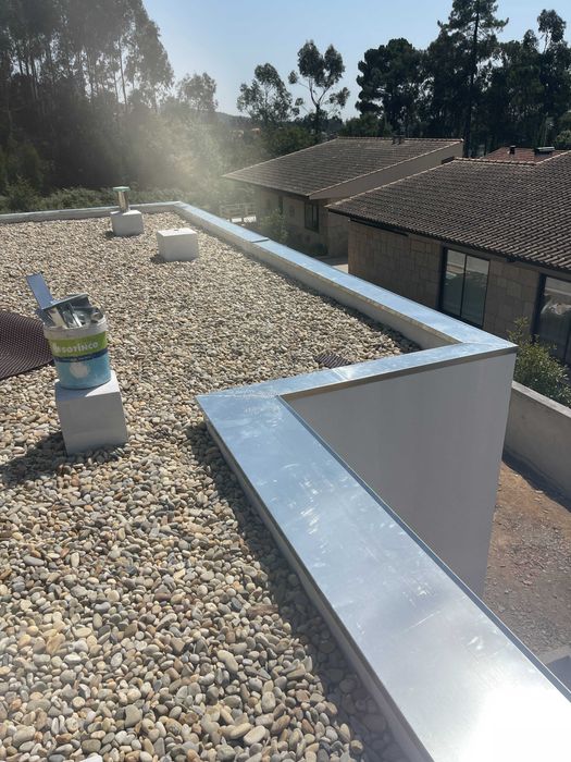 Serviços Profissionais de Telhados em Zinco – Qualidade e Durabilidade