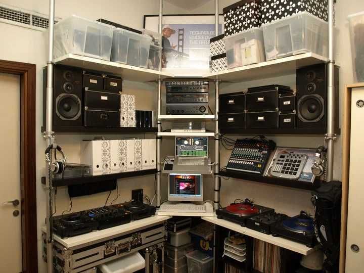 Rack para sintetizadores e equipamento de estúdio IKEA Stolmen