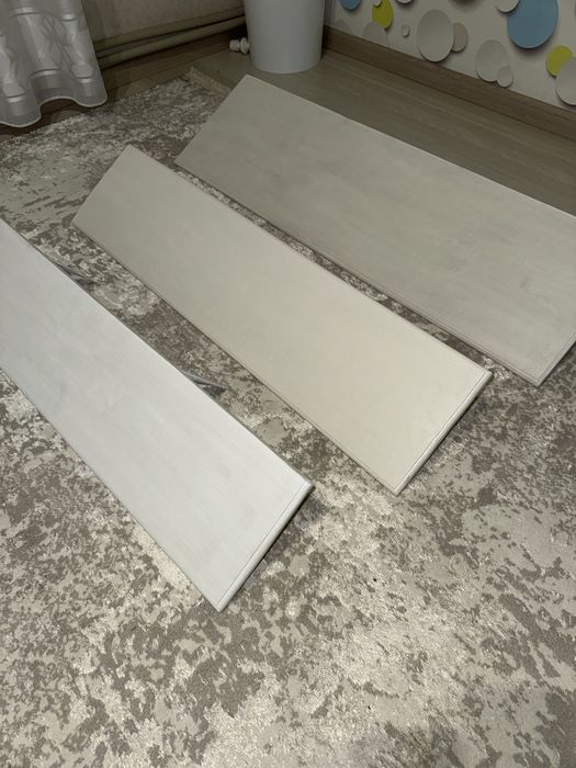 Деревʼяні настінні полиці