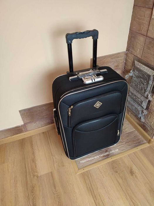 Дорожня валіза на колесах Style велика чорна