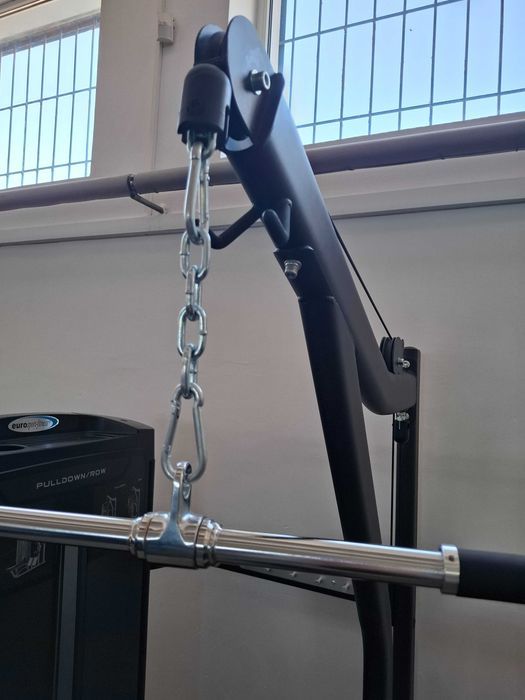 Dwufunkcyjna maszyna do treningu pleców lat pulldown/seated row RE8026