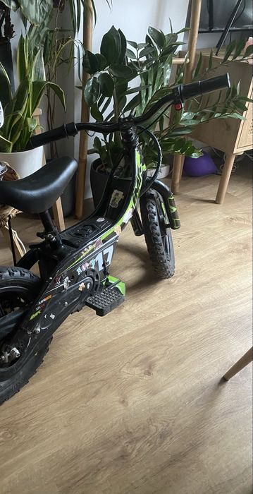 Mota eletrica criança