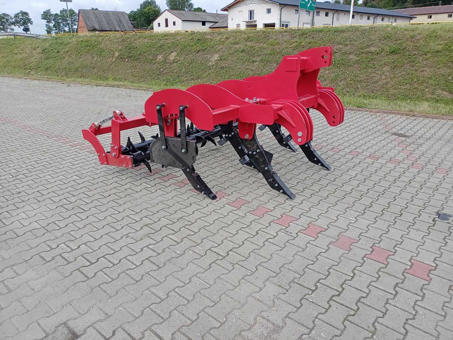 Pług dłutowy PIORUN z wałem kolczatkowym kolczastym STRUMYK