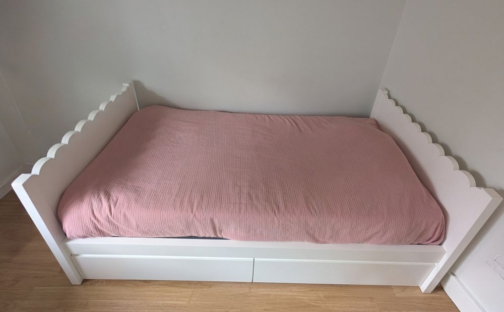Cama de solteiro com gavetas