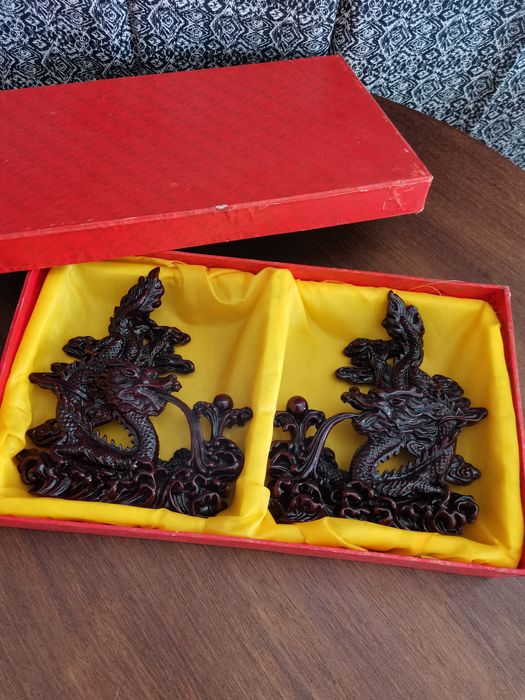 Conjunto de 2 dragões decorativos