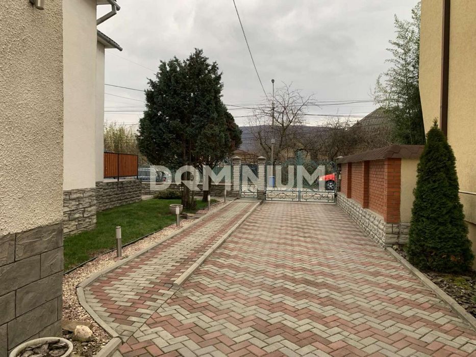 Комфортний будинок для життя і бізнесу у Виноградові