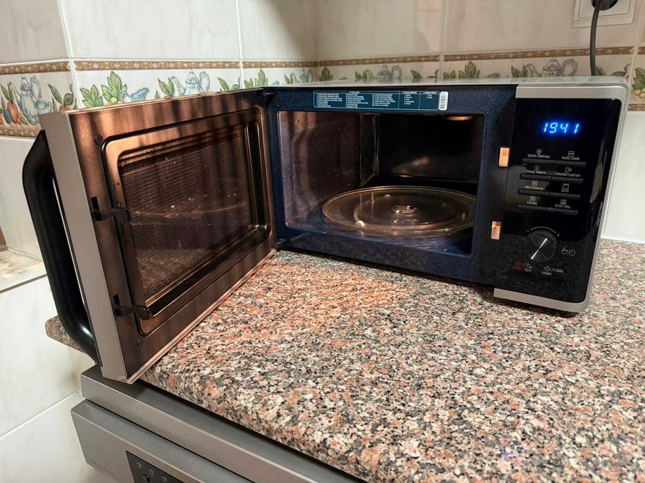 Micro-ondas Samsung MG23K3515AS