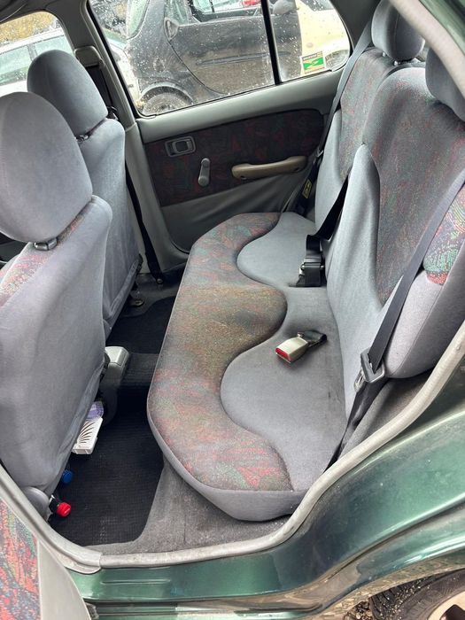Nissan Micra K11 de 1999 para peças