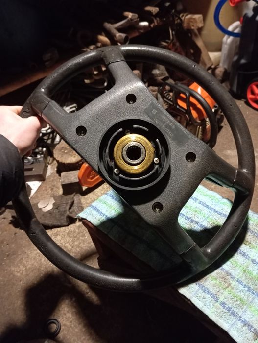 Продам руль ваз 2107 і 2 шини р13