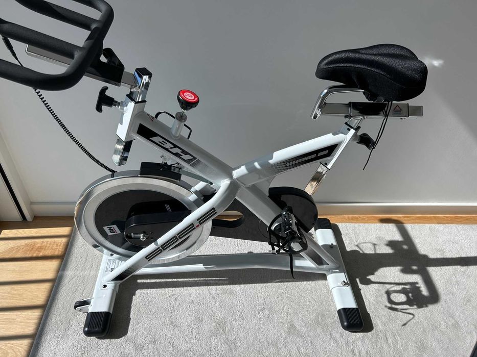 Bicicleta Estática BH Fitness Indoor SB2.2
