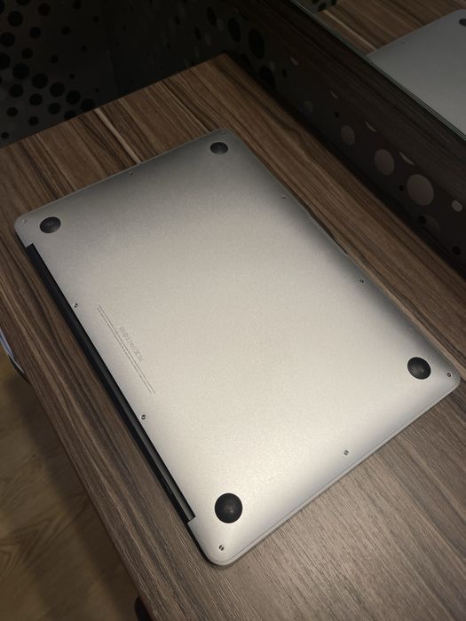 Продам ноутбук Apple MacBook Air 13, 2012 року, стан супер