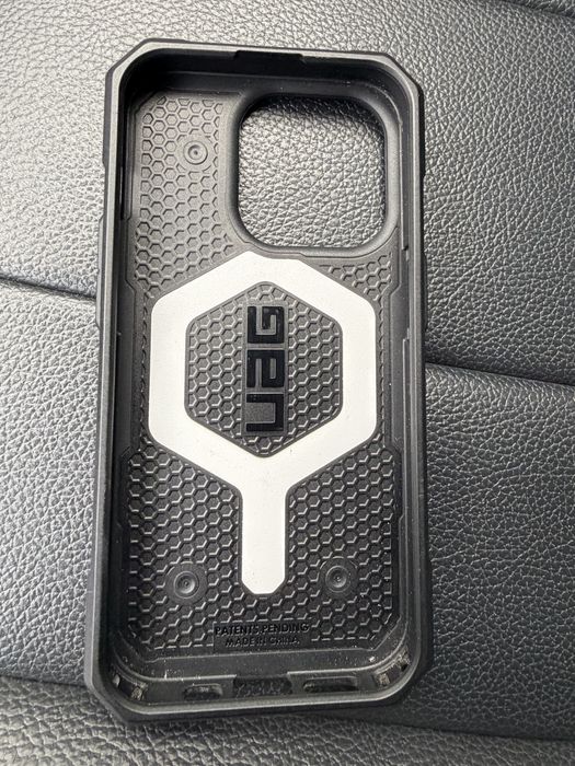 Чехол UAG на айфон 15 про