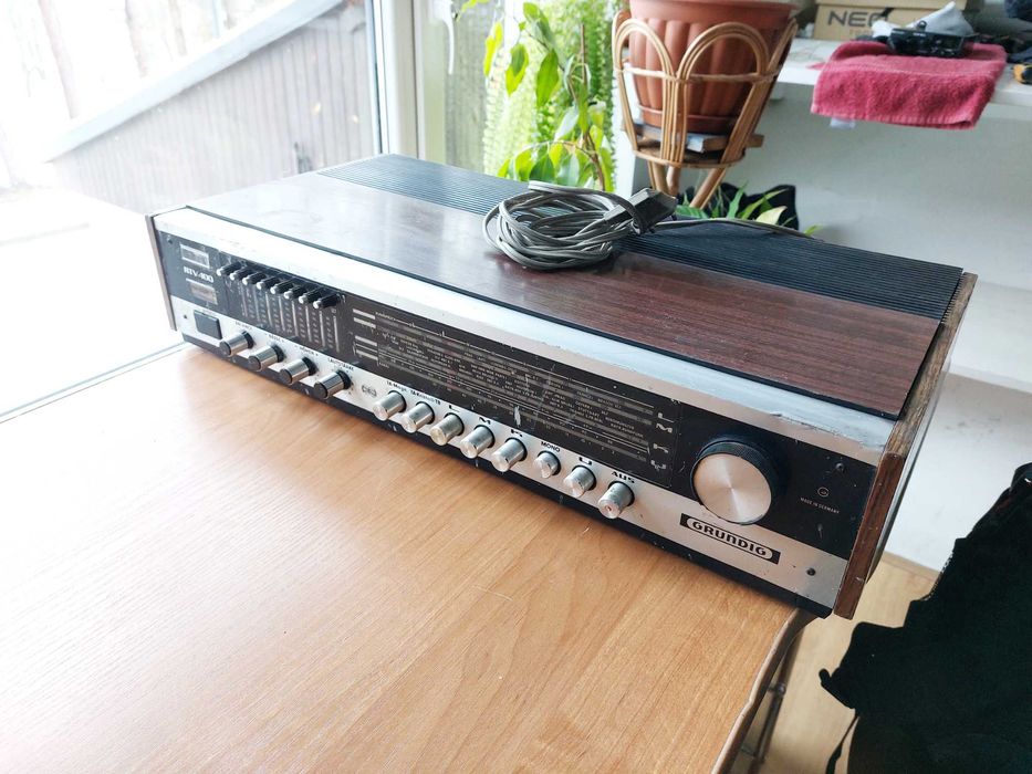Amplituner GRUNDIG RTV 400 (do renowacji lub na części)