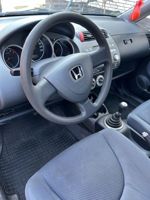 продаю машину Honda Jazz