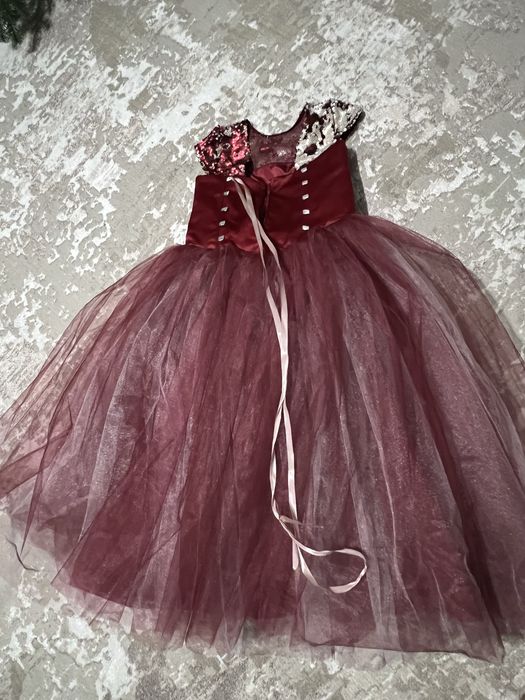 Святкове плаття для дівчинки