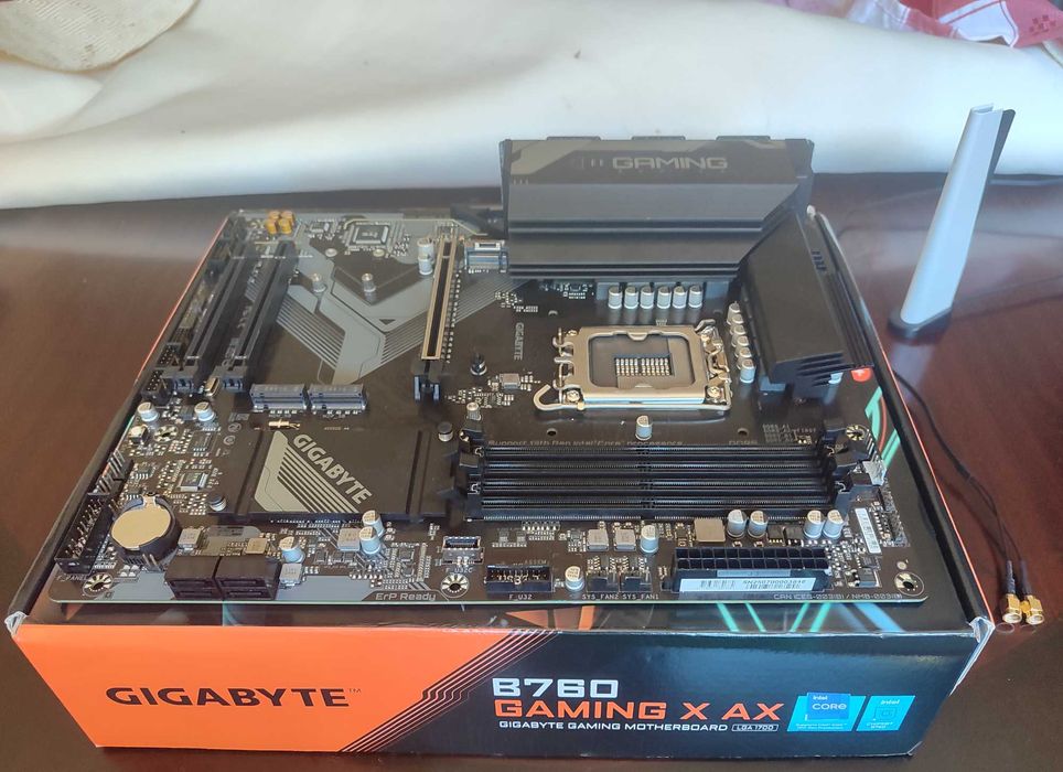 Motherboard GIGABYTE Gaming ATX   LGA 1700 DDR5
