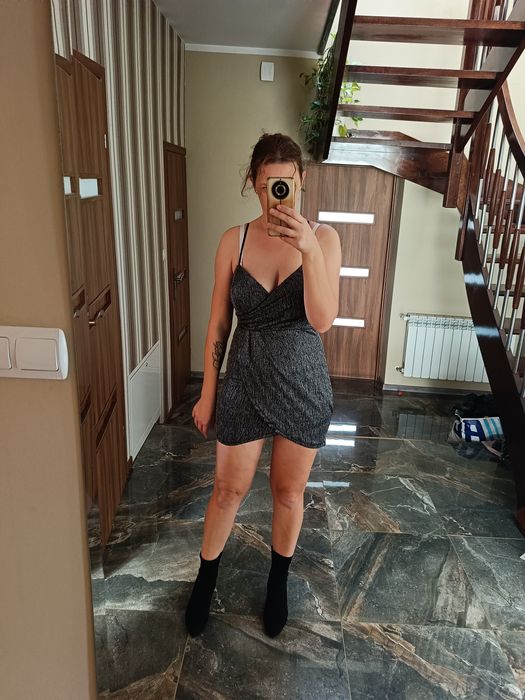 Sukienka koktajlowa błyszcząca