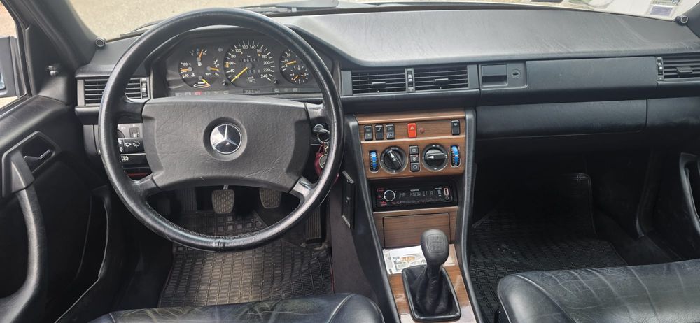 Mercedes benz 260E w124