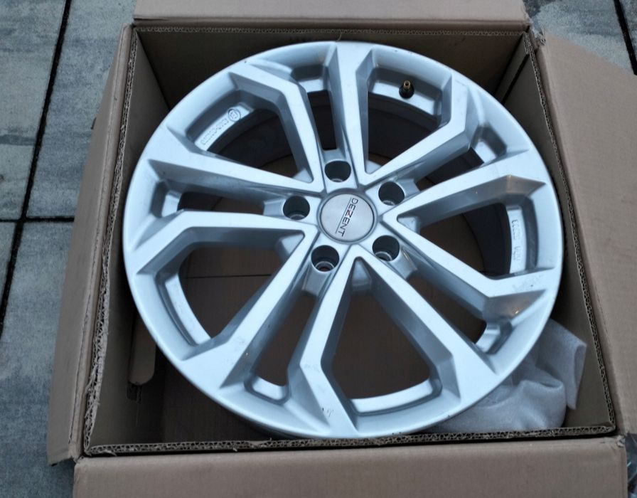 Felga Aluminiowa Dezent TA Silver 7.0x17   5x114.3  ET38 Nowa
