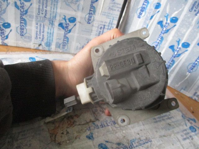 Farol nevoeiro frente direito ALFA ROMEO 156 (932_)