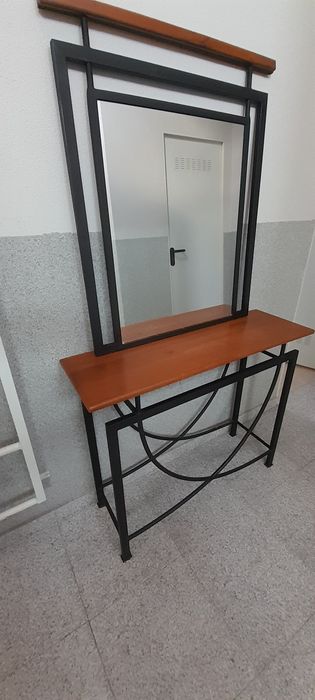 Mesa de entrada + espelho , em ferro