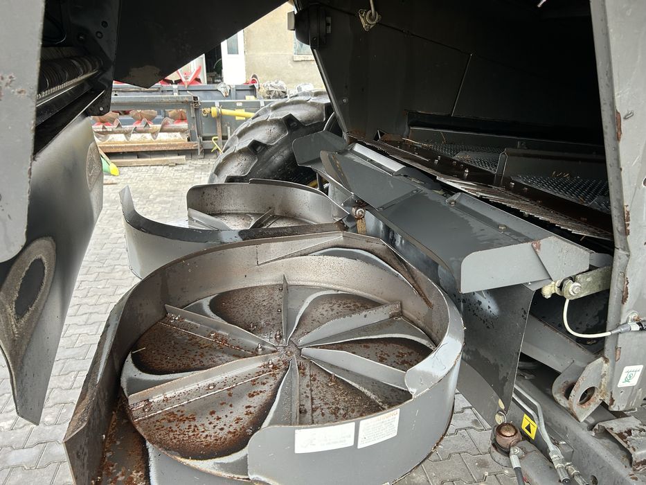 Комбайн Claas Cat Lexion 740