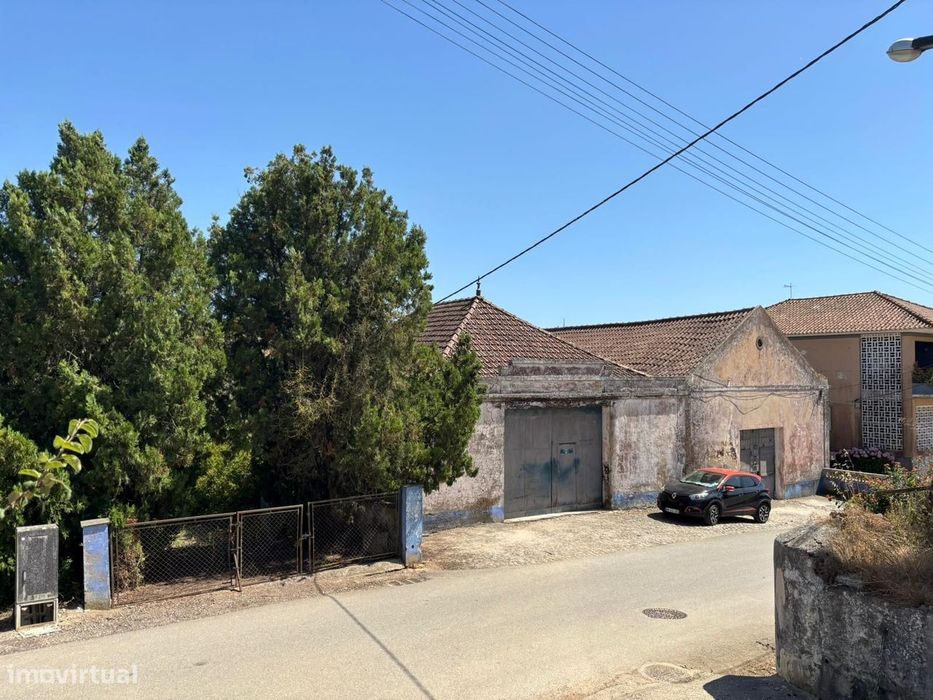 Lote com dois armazéns nas Carreiras, Torres Vedras