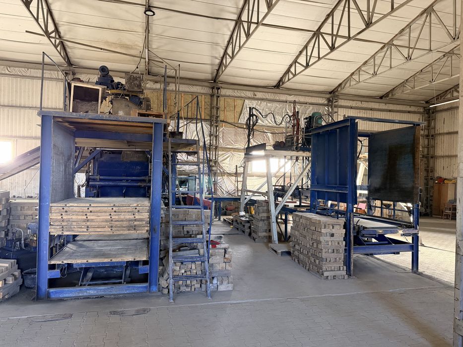 Вібропрес лінія для виготовлення бруківки