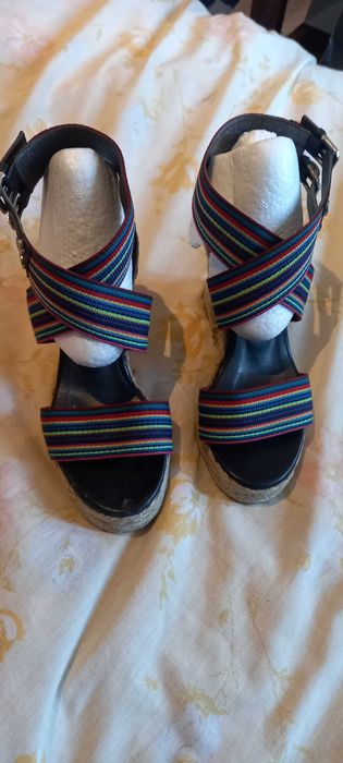 Sandálias de tiras coloridas - 36 - PROF