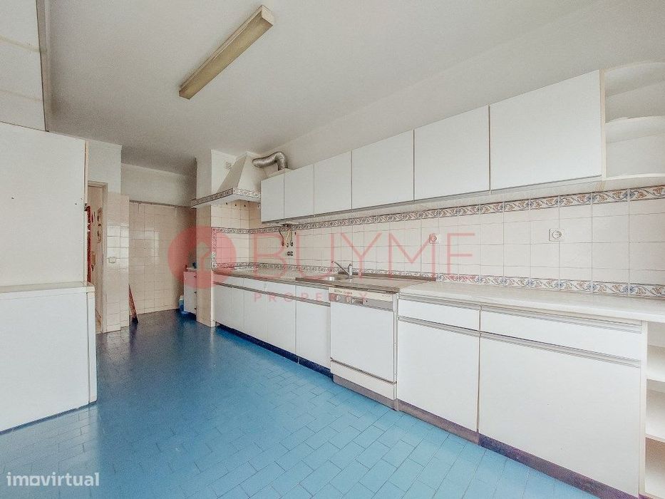 Apartamento T3 com Terraços e Garagem em Loulé