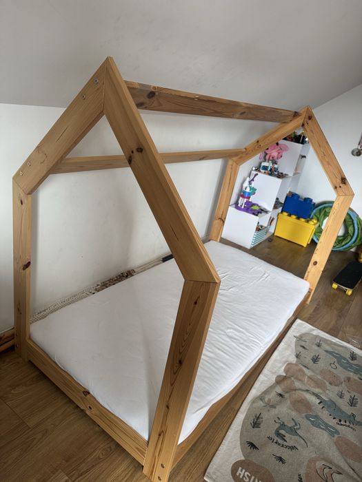 Lóżko dziecięce domek