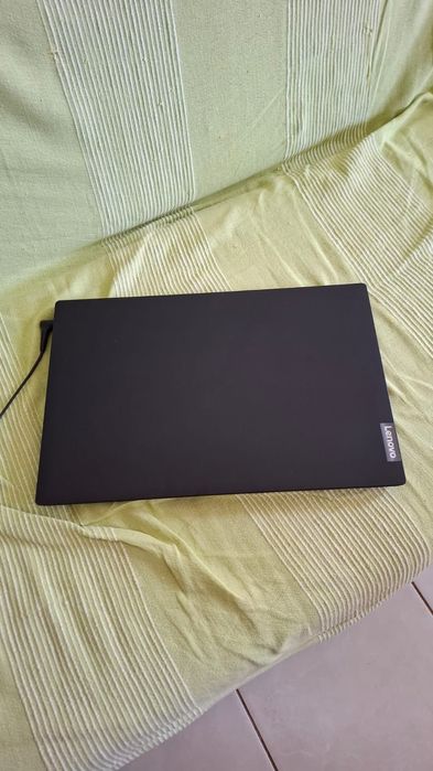 Portátil Lenovo v145-15AST AMD A4 / 4GB RAM / 256GB SSD