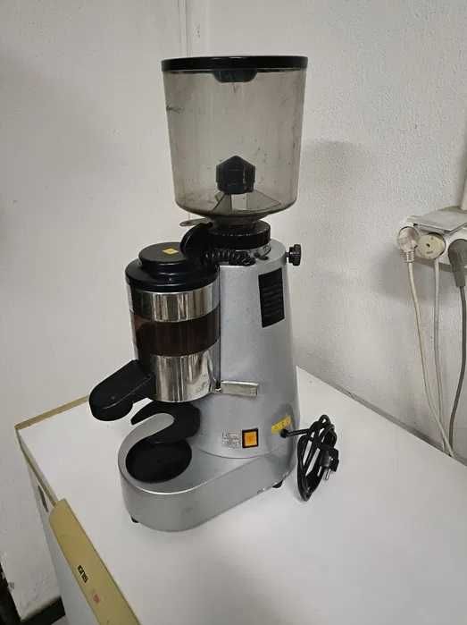 2 Moinhos de café industriais