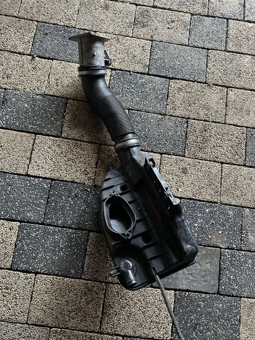 Dolot plastik obudowa przepustbicy audi a6 c4 2.8 v6 AAH