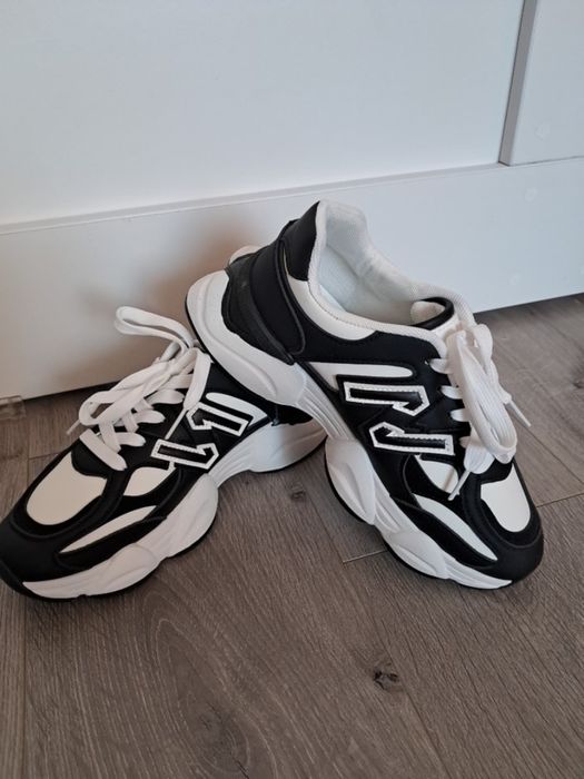 Модні,жіночі кросівки