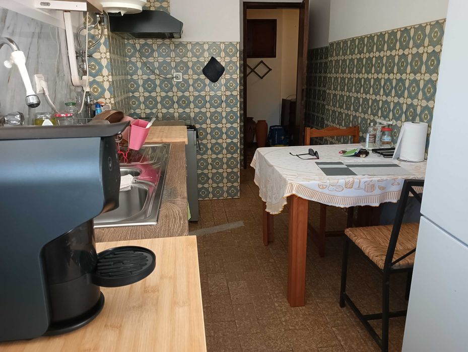 Quarto gigante para 1 ou 2 pessoas com varanda Moita - Centro) - todas as despesas incluida - 2 casas de Banho e cozinha completa