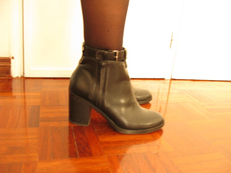 Botins / Botas Baixas de Senhora Núm. 36 Stradivarius