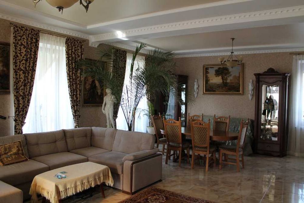 Хозяйский дом .Достойный. Фонтанка 1.