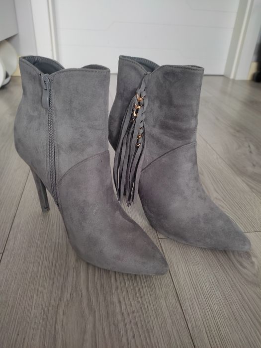 Buty damskie na obcasie, roz 37, stan bdb, szare, bootki, hit