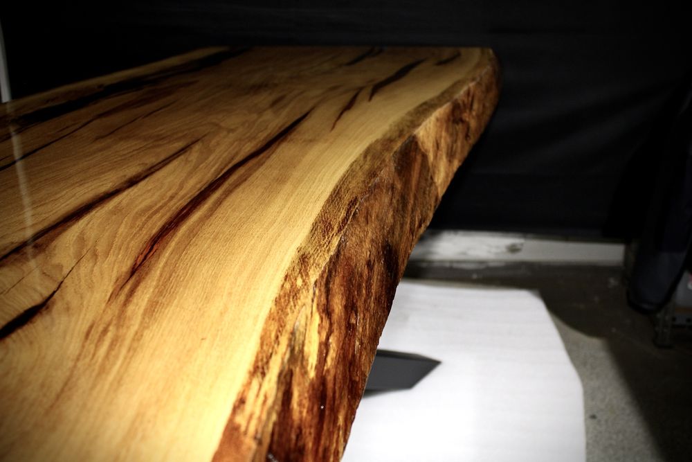 Stół dębowy z żywicą. Monolit