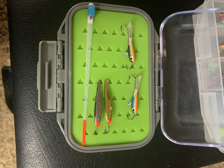 Продам риболовний ящик
