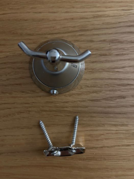 Wieszak łazienkowy chrom